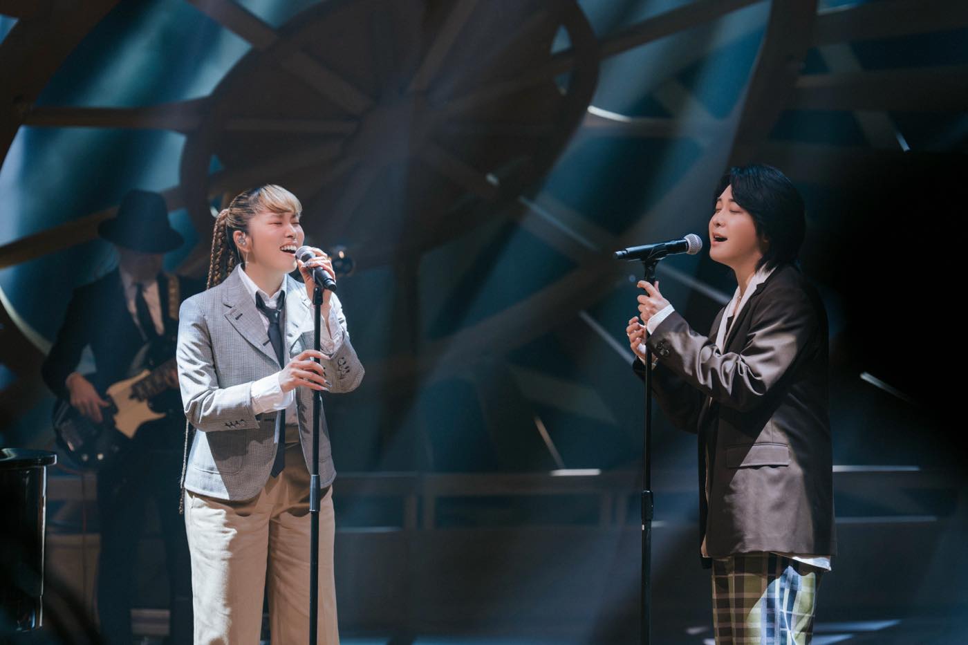 Mrs. GREEN APPLE×AI『テレビ×ミセス』で「Story」を一夜限りのコラボパフォーマンス