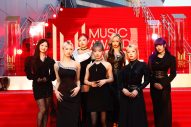 HANA、ゴージャスな『MAJ』コーデをSNSで公開！当日の囲み取材では、MAHINAがトロフィーを手にして「うわーっ！重い！」 - 画像一覧（2/15）