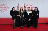 HANA、ゴージャスな『MAJ』コーデをSNSで公開！当日の囲み取材では、MAHINAがトロフィーを手にして「うわーっ！重い！」 - 画像一覧（4/15）
