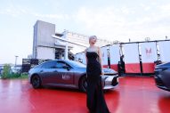 HANA、ゴージャスな『MAJ』コーデをSNSで公開！当日の囲み取材では、MAHINAがトロフィーを手にして「うわーっ！重い！」 - 画像一覧（6/15）