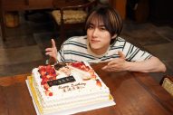 INI尾崎匠海、ドラマ撮影現場でのサプライズバースデーに最高の笑顔！「心の準備していなかったです！」 - 画像一覧（2/2）