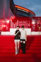 羊文学『MUSIC AWARDS JAPAN』受賞を記念し、日本武道館で披露した「声」のライブ映像を期間限定公開 - 画像一覧（2/4）
