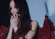 中島美嘉、TVアニメ『淡島百景』ED主題歌「光」のMV公開！光と影のコントラストで楽曲世界を表現 - 画像一覧（1/2）