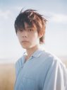 大泉 洋の芸能生活30周年記念EPより「ひざこぞう」MV公開！細田佳央太が熱演、大泉は“見守る上司”役 - 画像一覧（1/2）