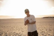 岩田剛典とカリフォルニアの魅力が凝縮されたフォトガイドブック発売！オール私服で自らスタイリング - 画像一覧（4/6）