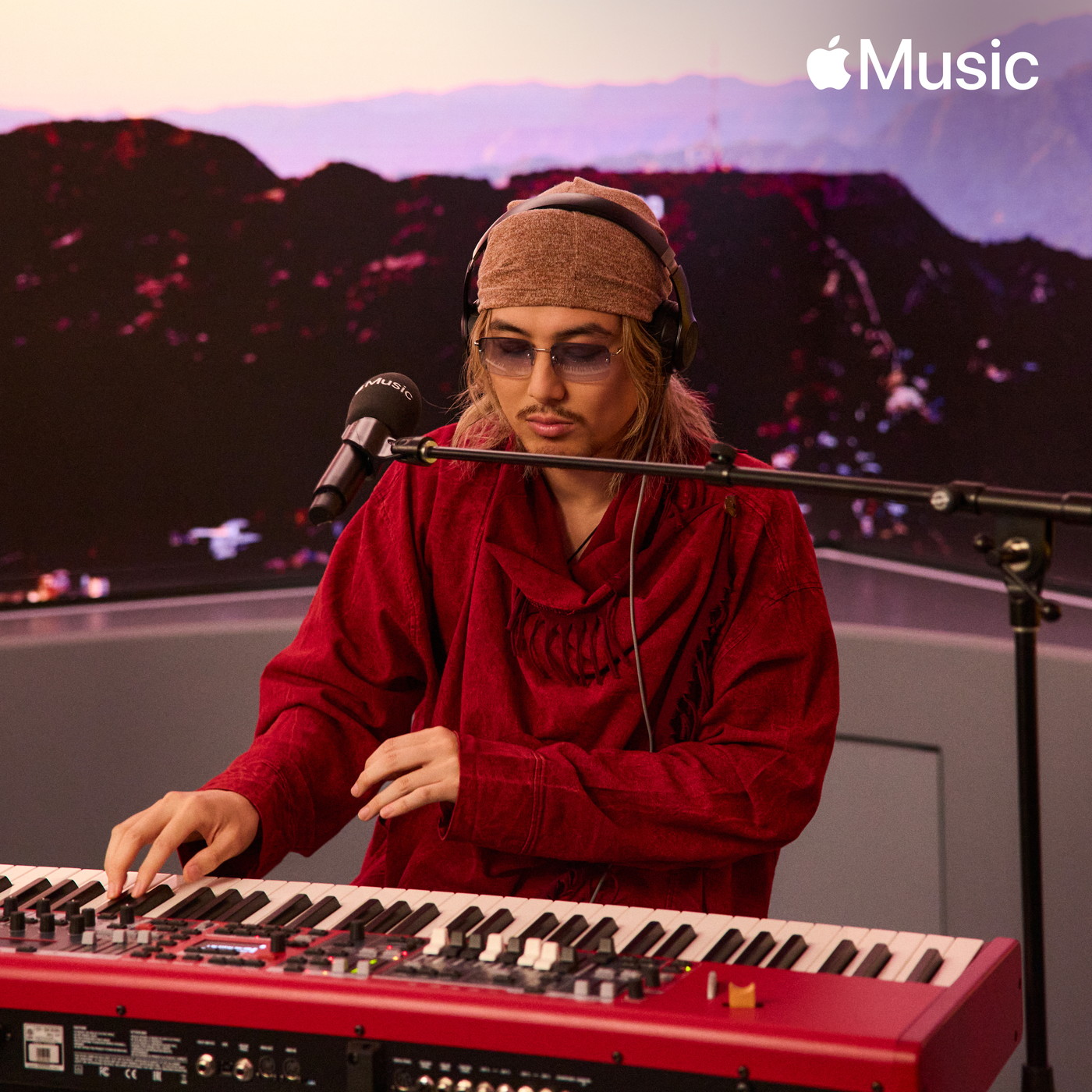 藤井風、Apple Musicの人気ラジオ番組で披露した「You」「Okay, Goodbye」を音源と映像をセットで配信リリース