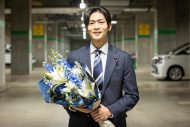 松下洸平、黒木華主演ドラマ『銀河の一票』クランクアップ！「筋トレのように、“お芝居の筋肉”をたくさんつけられる現場」 - 画像一覧（2/7）