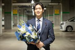 松下洸平、黒木華主演ドラマ『銀河の一票』クランクアップ！「筋トレのように、“お芝居の筋肉”をたくさんつけられる現場」