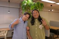 岡田准一×ロバート秋山竜次の仲良しコンビが「成田空港」の知られざる裏側に迫る！麻薬探知犬VS秋山のクンクンバトルも勃発 - 画像一覧（1/5）