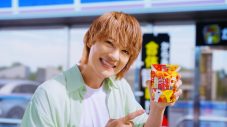 M!LK佐野勇斗、初出演のからあげクンCMで「爆裂うめぇ～!!」と大興奮！覆面ヒーロー姿の梅沢富美男と共演 - 画像一覧（14/32）