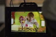 M!LK佐野勇斗、初出演のからあげクンCMで「爆裂うめぇ～!!」と大興奮！覆面ヒーロー姿の梅沢富美男と共演 - 画像一覧（31/32）