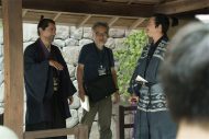 本木雅弘や菅田将暉、宮舘涼太ら出演者と黒沢清監督の魂がぶつかり合う！『黒牢城』がメイキング映像＆写真を解禁 - 画像一覧（6/10）