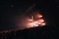 【ライブレポート】ReoNa、約1年半ぶりとなるオールスタンディングライブツアー『”De:TOUR -動脈-“』開幕！大阪公演よりスタート - 画像一覧（2/18）