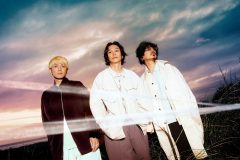 Omoinotake、TVアニメ『花ざかりの君たちへ』主題歌「FLASHBULB」配信開始！MV＆アニメのノンクレジットOP映像も公開