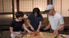 相葉雅紀『相葉マナブ』で料理家・栗原はるみと夏野菜を堪能！「甘い！」「味が濃い」「歯ごたえが最高にいい」「ピリ辛で最高」 - 画像一覧（3/3）