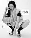 TWICEミナ、Stray Kidsバンチャンら世界のセレブリティが集結！フェンディ「バゲット(R)」を手にする姿公開 - 画像一覧（1/8）