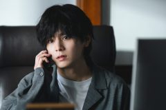 山田涼介主演ドラマ『一次元の挿し木』第3話今夜放送！悠（山田）と唯（白石聖）は、悠の義父・京一（佐々木蔵之介）の事件への関与を疑い始める