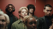 Number_i平野紫耀が満員のエレベーターから見渡す限りの草原へ！ランドリン新CM＆キービジュアル公開 - 画像一覧（3/8）