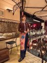のん、花柄のスカーフを腰に巻いたコーディネートで優しくほほ笑む！ドラマ『Tokyo middle 30』オフショット公開 - 画像一覧（2/3）