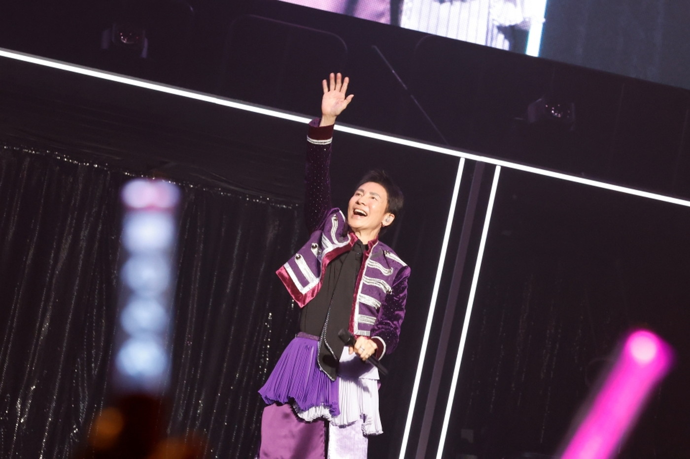郷ひろみ、伝説の70歳記念武道館公演から「お嫁サンバ」ライブ映像公開
