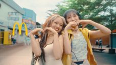 HANA JISOO＆YURI、マクドナルドのCMに初登場！「楽しい撮影でした」（YURI）「おいしい飲み物をたくさん飲めてうれしかった」（JISOO） - 画像一覧（12/22）