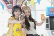 HANA JISOO＆YURI、マクドナルドのCMに初登場！「楽しい撮影でした」（YURI）「おいしい飲み物をたくさん飲めてうれしかった」（JISOO） - 画像一覧（17/22）