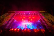 【ライブレポート】Ado、米『Lollapalooza 2026』にAIRBNBステージのトリで初出演！圧巻のパフォーマンスに1万5000人が熱狂 - 画像一覧（1/4）