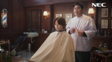 菊池風磨（timelesz）が散髪を拒否!?NECネッツエスアイ新CMで皆川猿時と共演！「（決め顔が）5、6年で一番しっくりきているかもしれない」 - 画像一覧（2/3）