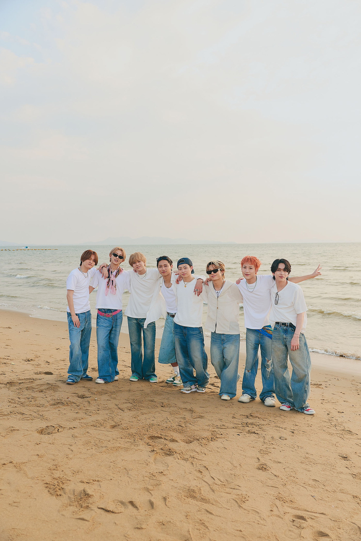 MAZZEL、1st写真集『MAZZEL 1st photobook with ZEAL』第三弾中面先行カット解禁！「幸福」をテーマに、パタヤの海にて撮影