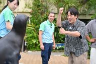 岡田准一＆秋山竜次（ロバート）が全力で学び全力で遊ぶ！声優・梶裕貴と初対面＆生アフレコに挑戦「ずっと会いたかった…」（岡田） - 画像一覧（1/8）