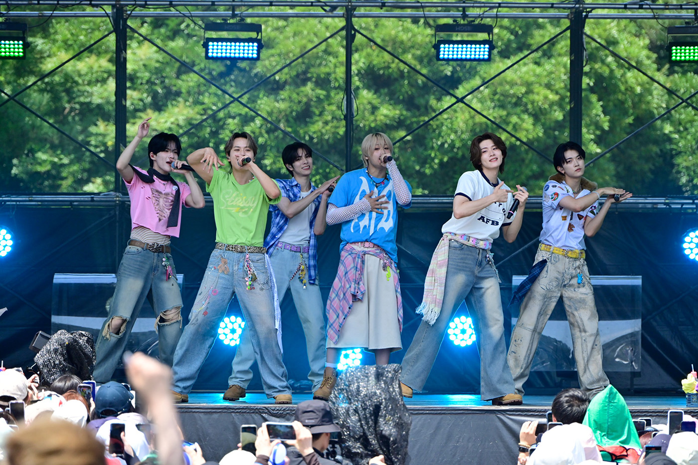 【ライブレポート】DXTEEN、『LuckyFes’26』出演！爽やかさから圧巻のパフォーマンスまで全7曲で魅せた夏ステージ