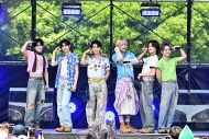 【ライブレポート】DXTEEN、『LuckyFes’26』出演！爽やかさから圧巻のパフォーマンスまで全7曲で魅せた夏ステージ - 画像一覧（6/49）