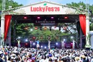 【ライブレポート】DXTEEN、『LuckyFes’26』出演！爽やかさから圧巻のパフォーマンスまで全7曲で魅せた夏ステージ - 画像一覧（12/49）
