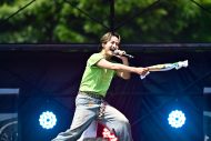 【ライブレポート】DXTEEN、『LuckyFes’26』出演！爽やかさから圧巻のパフォーマンスまで全7曲で魅せた夏ステージ - 画像一覧（16/49）