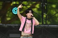 【ライブレポート】DXTEEN、『LuckyFes’26』出演！爽やかさから圧巻のパフォーマンスまで全7曲で魅せた夏ステージ - 画像一覧（23/49）