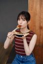 日向坂46小坂菜緒『B.L.T.10月号』表紙＆巻頭に登場！帰省にそっと同行するようなイメージで撮影 - 画像一覧（2/3）