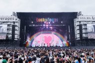 【ライブレポート】ILLIT、夏らしいチェックのスカートとTシャツ姿で『LuckyFes’26』の観客を魅了！「こんにちは、ILLITです！」 - 画像一覧（2/6）