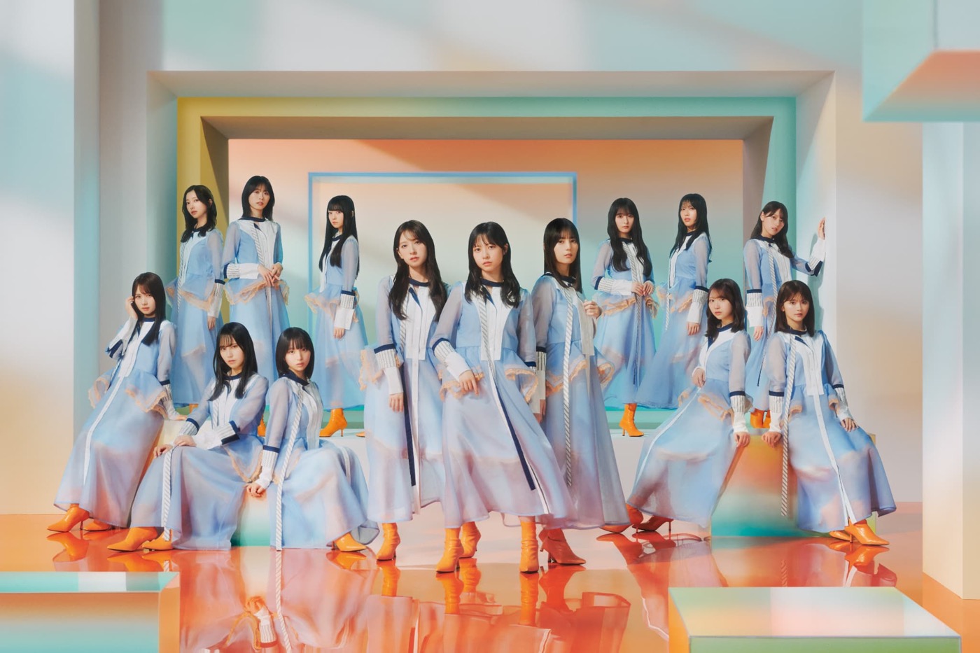 日向坂46メンバーがグループカラーの衣装で佇む！ニューシングル「イチャイチャ虫」 新ビジュアル解禁