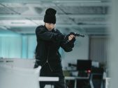 のん＆藤ヶ谷太輔（Kis-My-Ft2）ドラマ『幸せカナコの殺し屋生活２』キービジュアル＆場面写真、続投キャスト他一挙解禁 - 画像一覧（5/7）