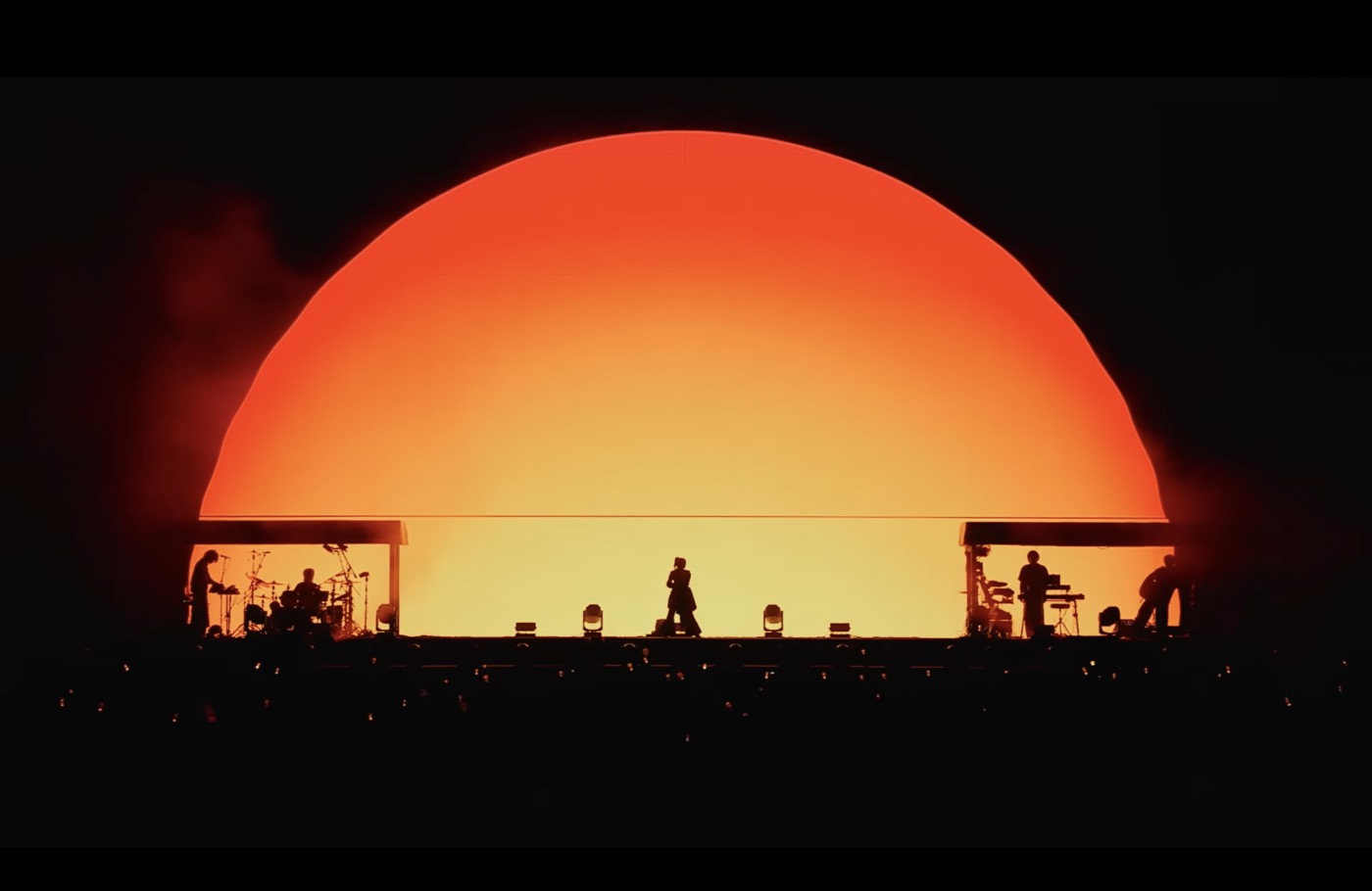 Ado『ブルーロック』主題歌のライブ映像公開！初の日産スタジアムライブにて初披露された「モンストロ」