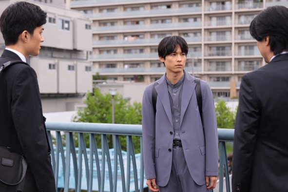殺人事件の犯人はまさかの刑事！松村北斗演じる主人公・爽太にかつてない危険が迫る…【『告白－25年目の秘密－』】　