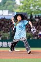 【ライブレポート】SEAMO、埼玉西武ライオンズのイベントでセレモニアルピッチを実施！試合後には数々のヒット曲をパフォーマンス - 画像一覧（2/9）