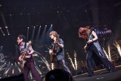 デビュー52周年のTHE ALFEE、40回目となる夏のイベントをKアリーナ横浜で開催「長く思い続けてきたバンド愛こそが生きる意味」（高見沢）