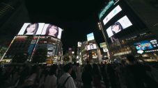 あらたな坂道グループ「青葉坂46」誕生！渋谷スクランブル交差点ビジョン13面ジャック生配信映像公開 - 画像一覧（4/25）