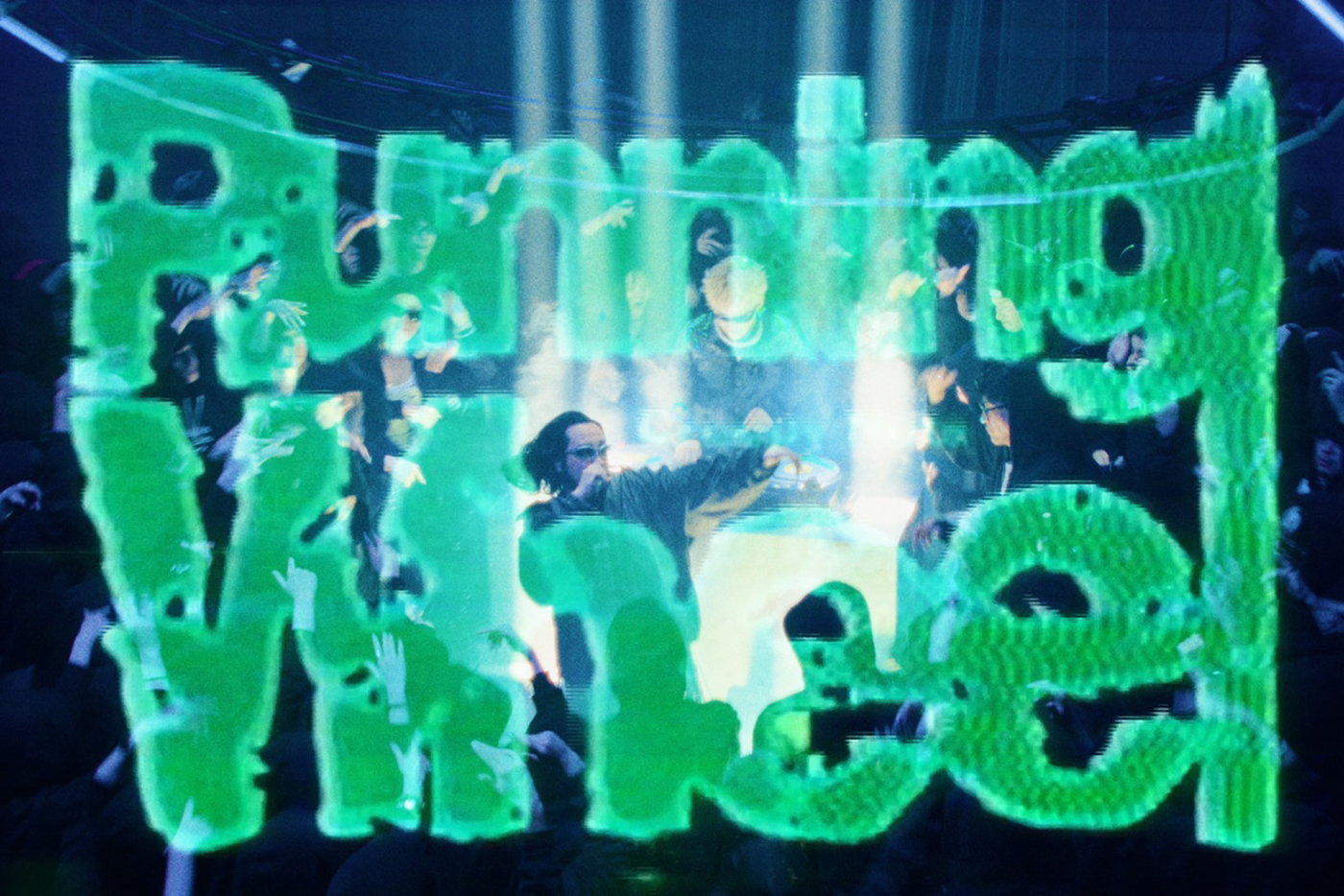 Creepy Nutsがアンダーグラウンドな空間で黒ずくめの観客に囲まれながらパフォーマンス！新曲「Running Wheel」のMV公開