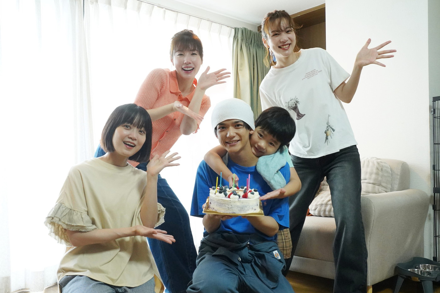 中島颯太の誕生日を仲里依紗、のん、深川麻衣がサプライズ祝福！「まさか皆さんにお祝いしていただけるなんて」