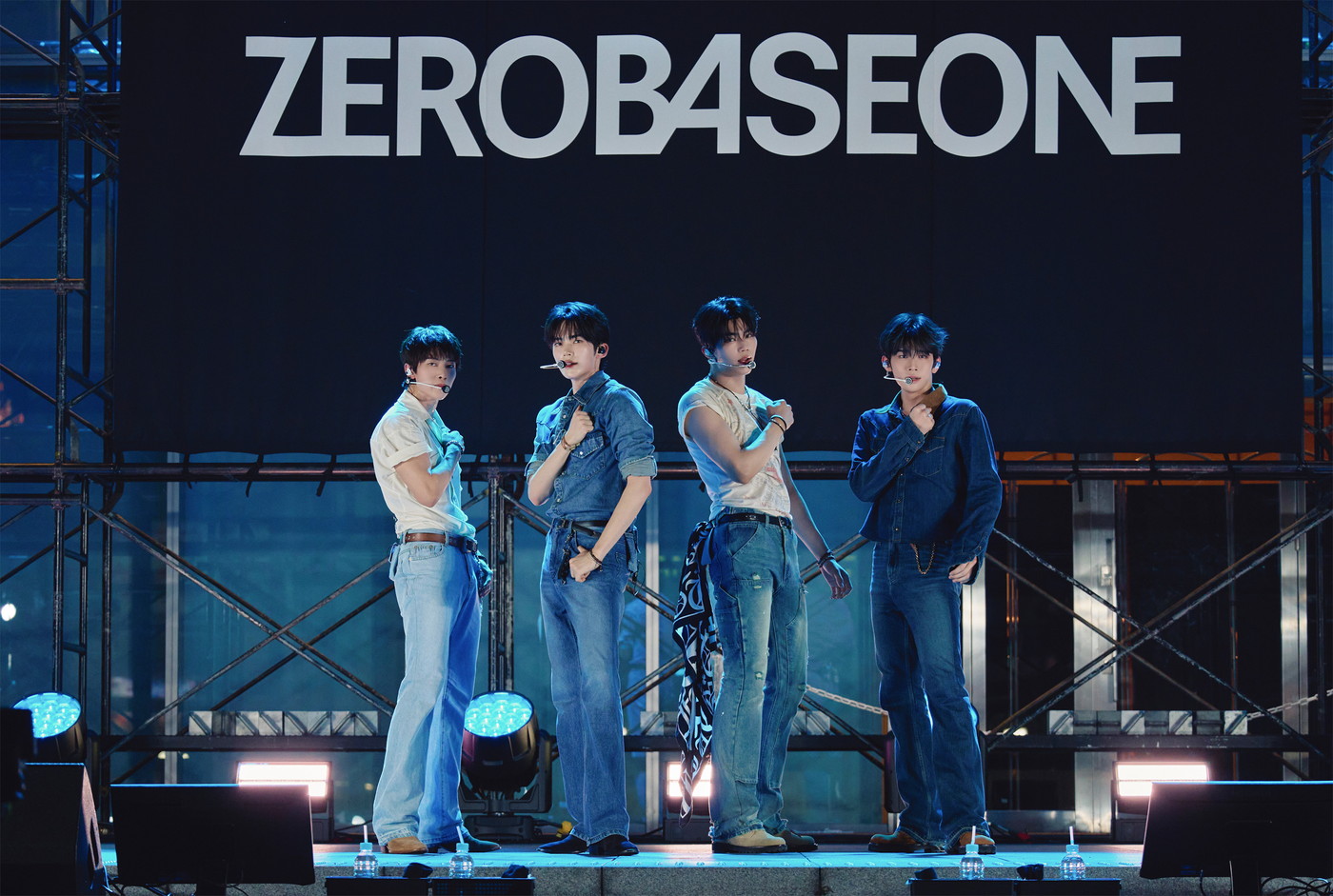 【ライブレポート】ZEROBASEONE、新宿歌舞伎町フリーライブでOmoinotake藤井怜央とスペシャルコラボ