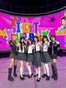 ILLIT、初々しいスクールルックでHANAのJISOO、MOMOKAとともに『M COUNTDOWN』で胸躍るパフォーマンス - 画像一覧（1/2）