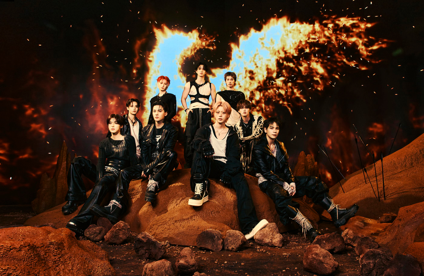 JO1、11枚目シングル「AAO」のジャケット写真＆新ビジュアル公開！キャッチコピーは「Against All Odds Say it loud “エイエイオー!”」