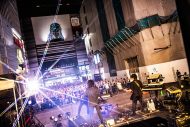 【ライブレポート】新宿・歌舞伎町が白熱！『ブンブンサテライツ “川島道行生誕祭” 新宿歌舞伎町野外フリーライブ』が大盛況で幕 - 画像一覧（4/11）